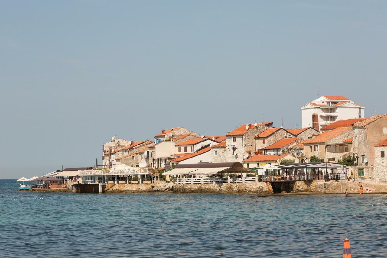 Downtown Beach Apartments Umag Exterior foto
